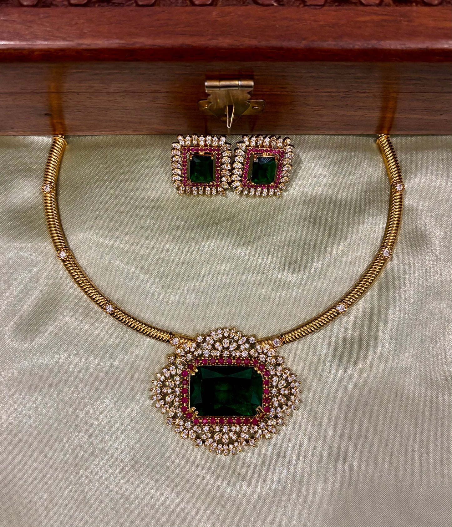 Aadhira Emerald Hasli Necklace Set