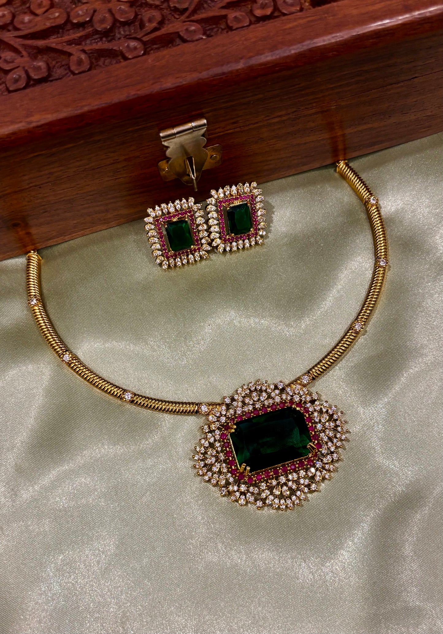 Aadhira Emerald Hasli Necklace Set