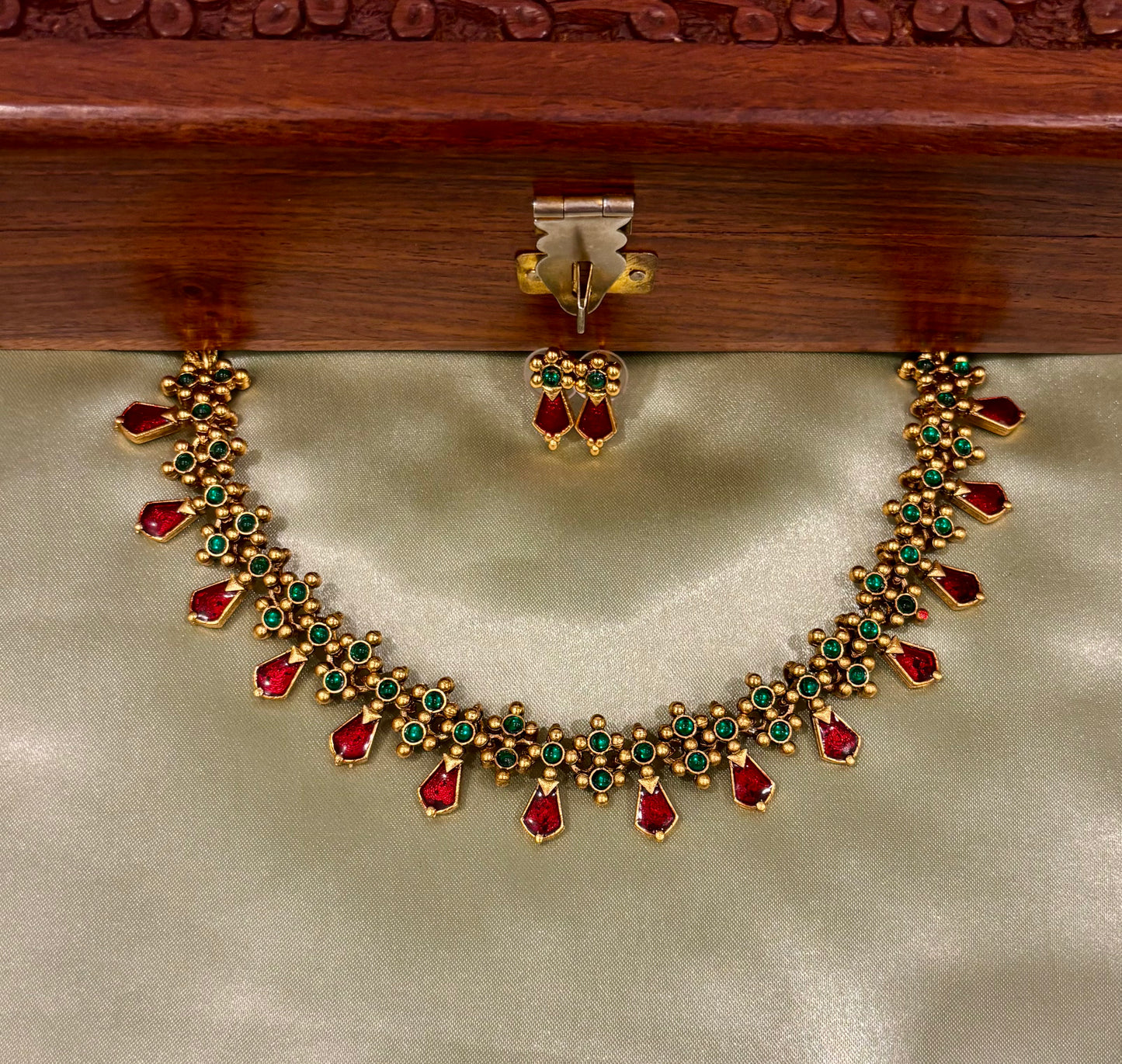 Kairali Palakka Motif Beaded Necklace Set