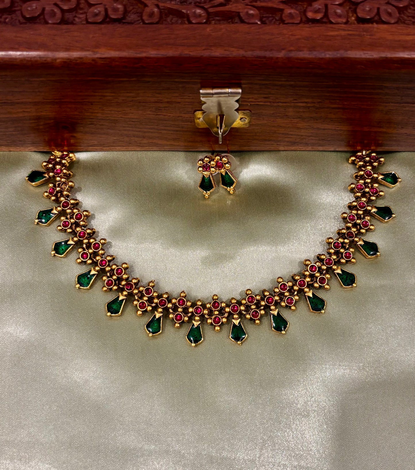 Kairali Palakka Motif Beaded Necklace Set