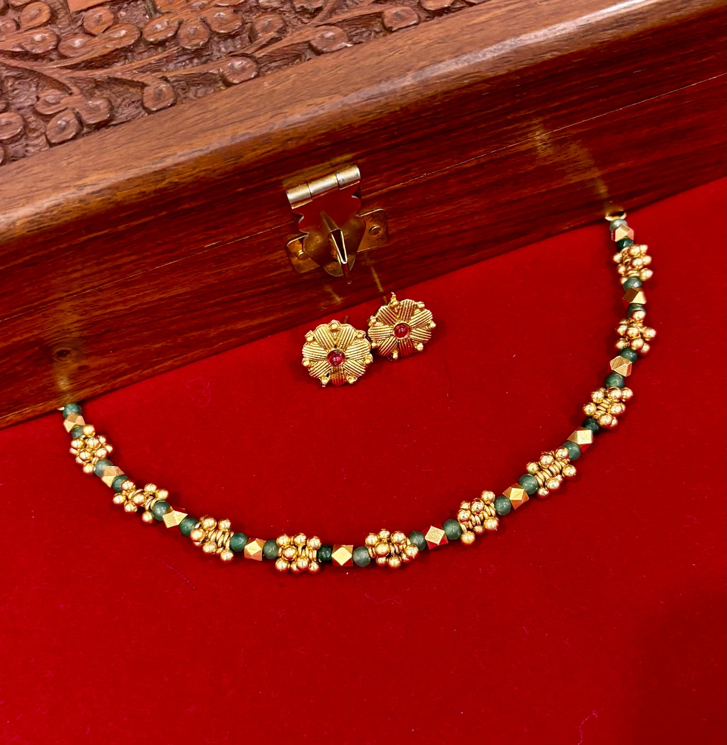 Vaibhavi Bead Cluster Short Necklace Set