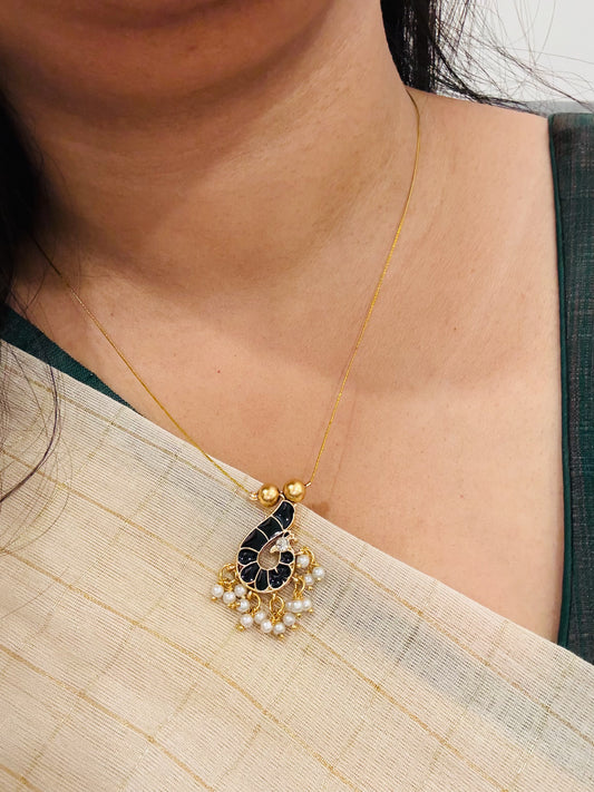 Invisible black pendant chain