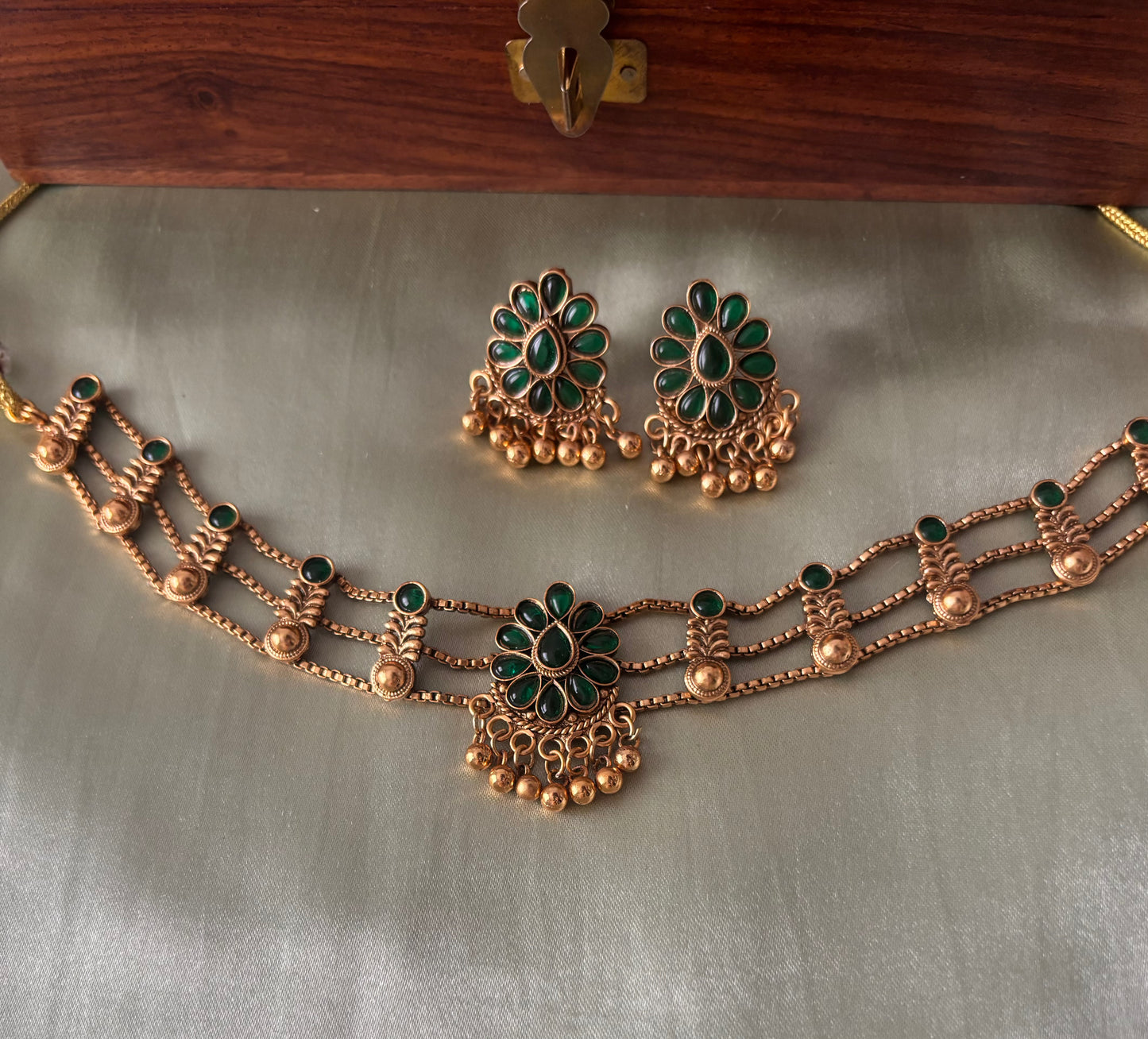 Amrita Kemp Stone Choker Set