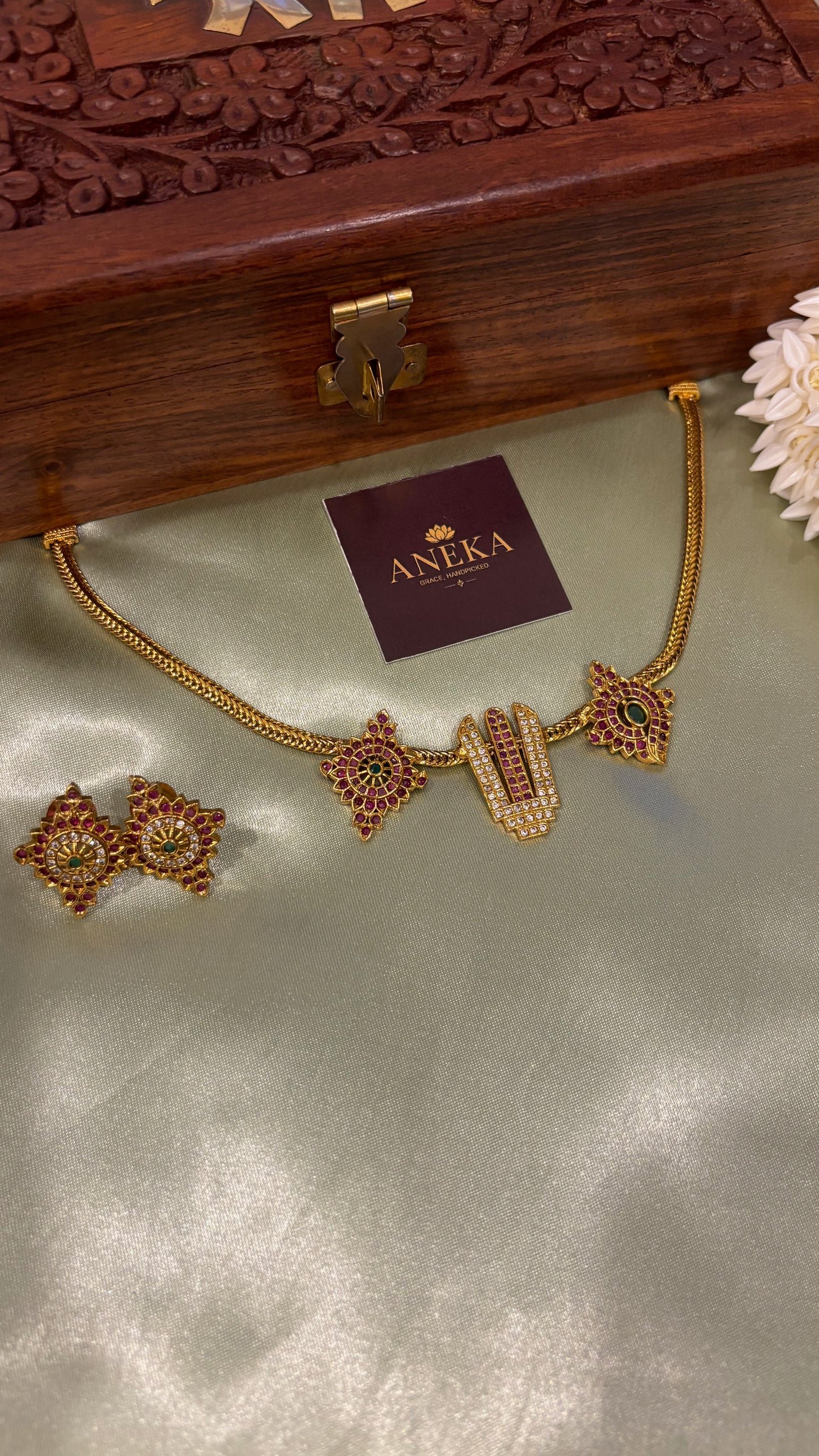 Govinda Kemp Temple Choker Set