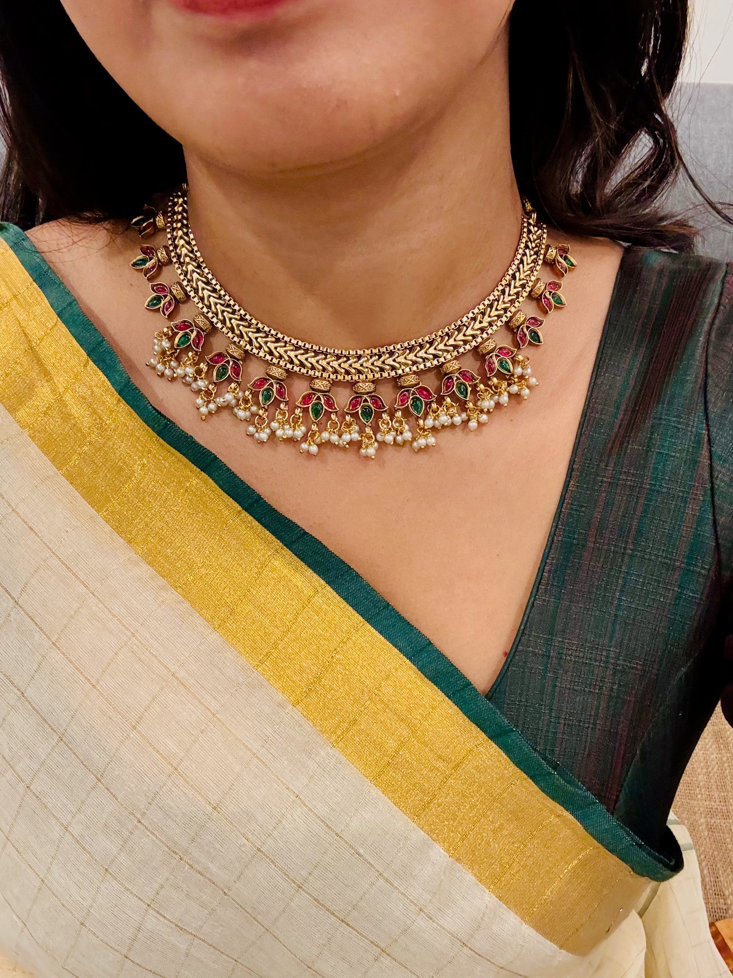 Vaishnavi Kemp Pearl Choker Set